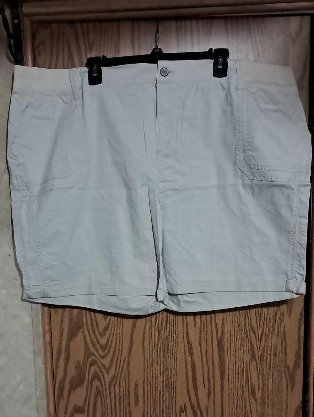 Women’s Casual Utility Shorts in Light Beige